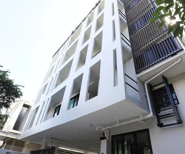 Glory Sukhumvit -asoke- Prompong- Bts- Mrt Aparthotel *